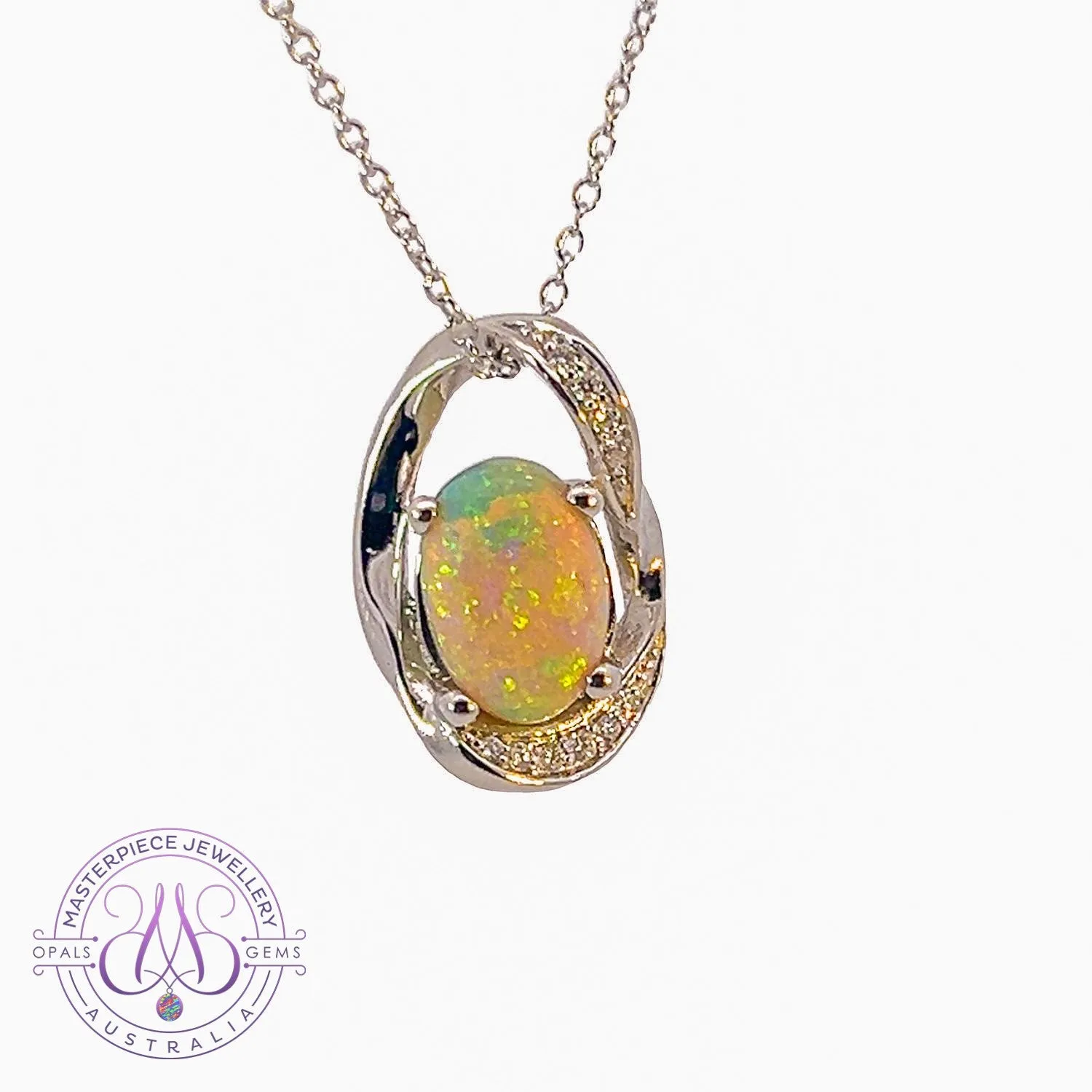 18kt White Gold Opal pendant