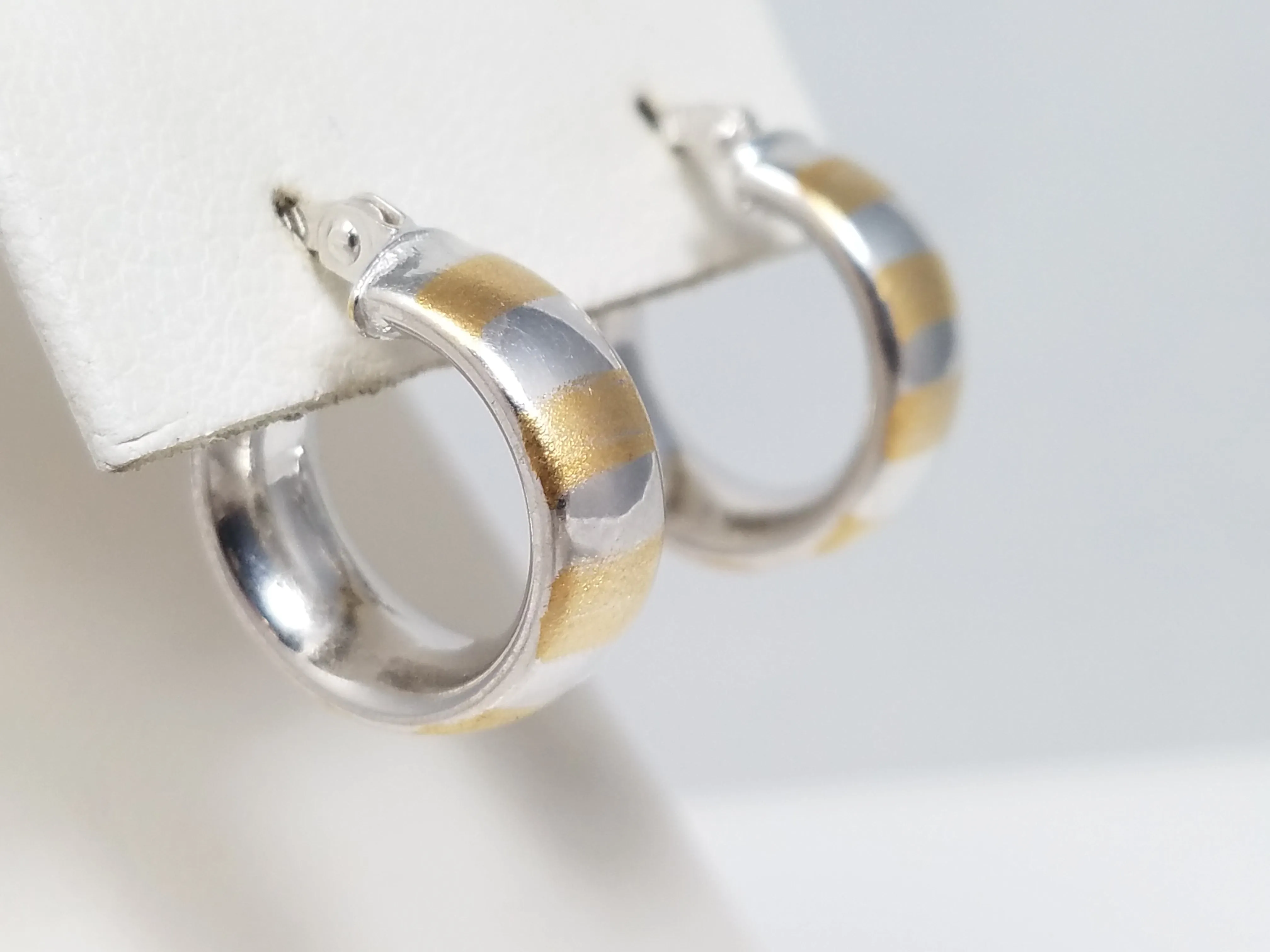 Charming 18k Two Tone Gold Hollow Italian Hoop Earrings